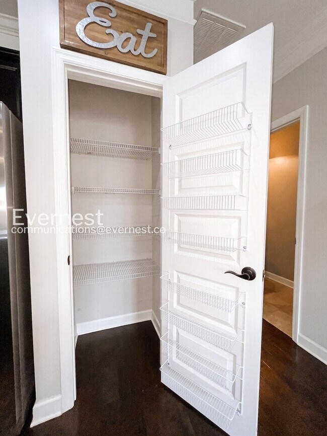 Foto del edificio - 1828 Wild Oaks Ct