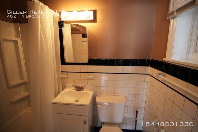 Building Photo - Newly Rehabbed Studio Apartment Available!