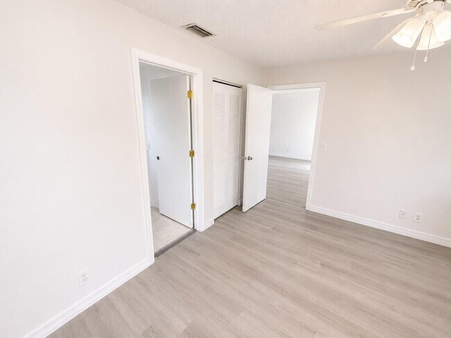 Foto del edificio - 4261 NW 114th Terrace