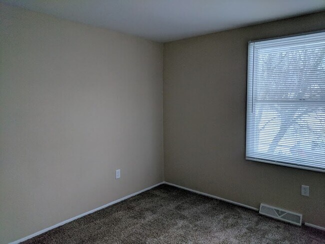 Building Photo - Beautiful Bi-Level Home