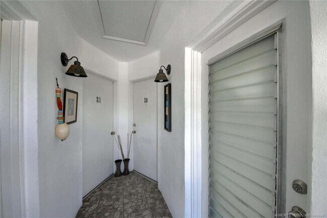 Foto del edificio - 68 Yacht Club Dr