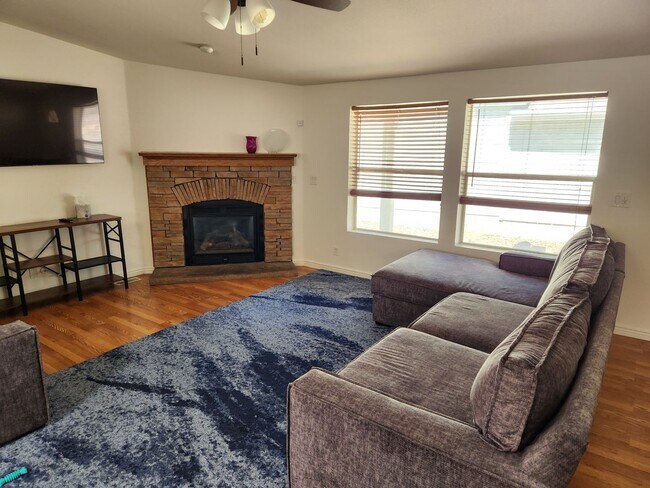Foto del edificio - LEASE TAKEOVER_Move-in ready Home in Railroad Springs