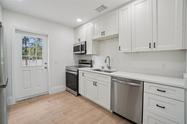 Foto del edificio - 9008 Bay St NE