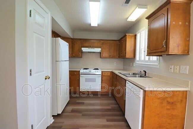 Foto del edificio - 294 Hastings Dr