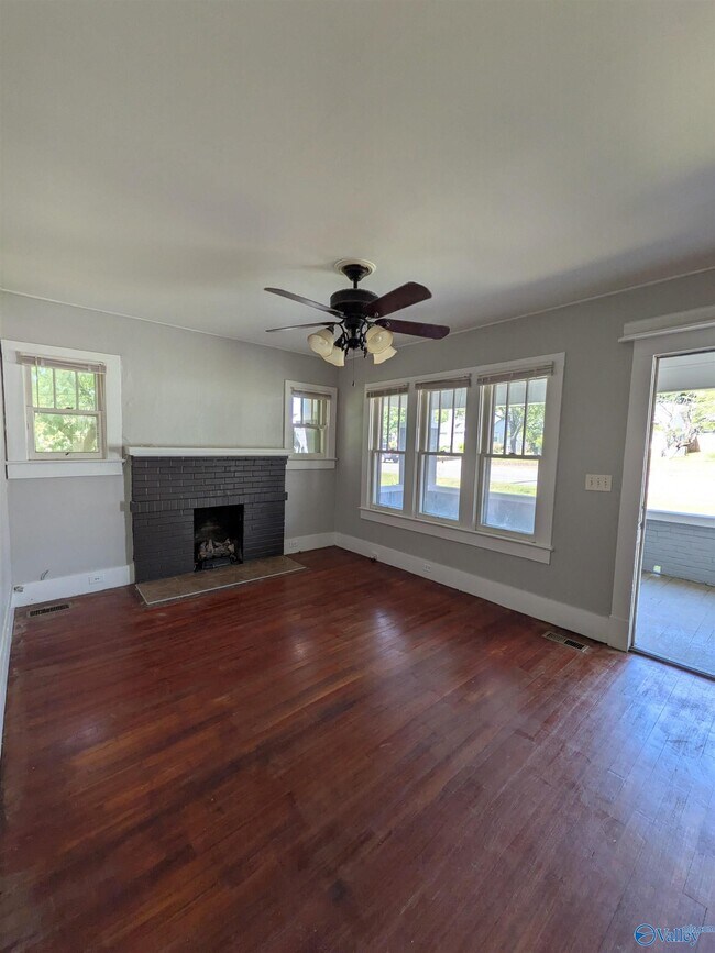Foto del edificio - 2404 Whitesburg Dr