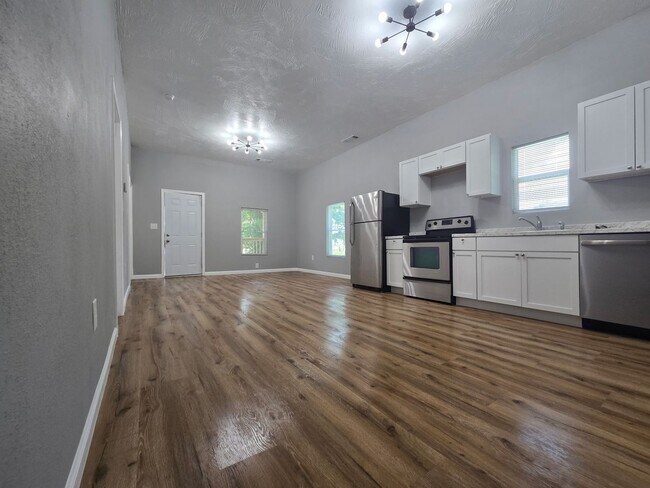 Foto del edificio - 1636 N Sherman Ave