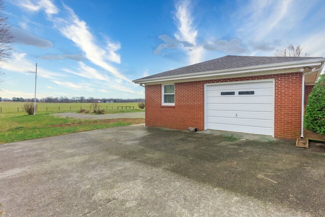 Building Photo - 4555 Airport Rd