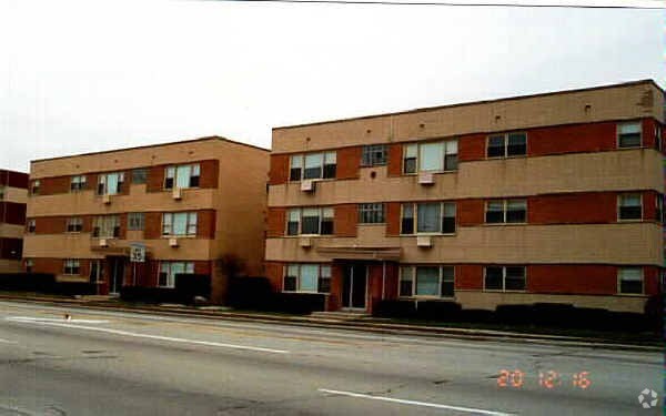 Primary Photo - 10100-10110 S Pulaski Rd