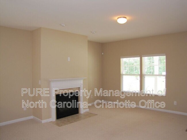 Building Photo - 1831 Yaupon Rd