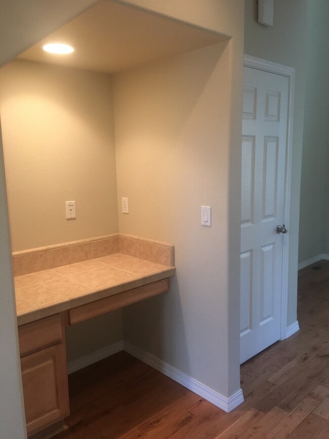 Building Photo - 60958 Snowbrush Dr