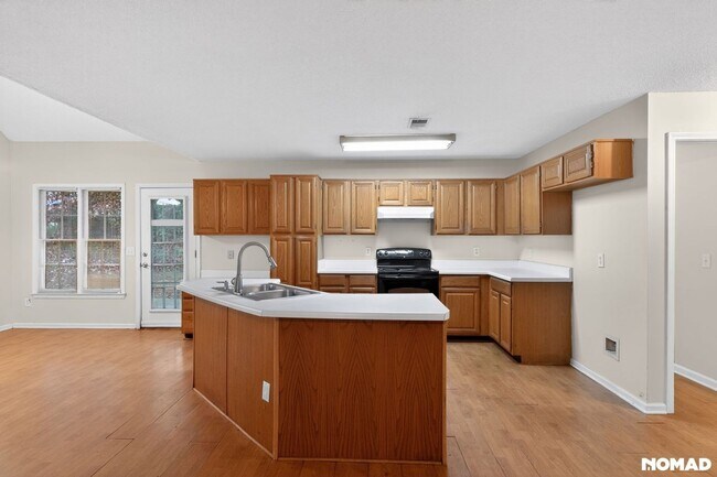 Foto del edificio - 2155 Southbrook Ridge NW