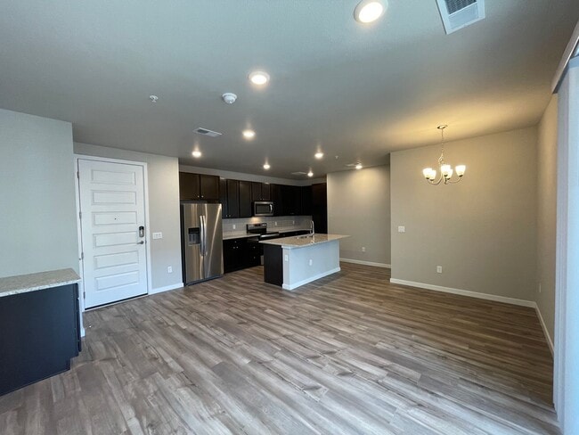 Building Photo - Newly Built Move-in Ready Modern Condo!