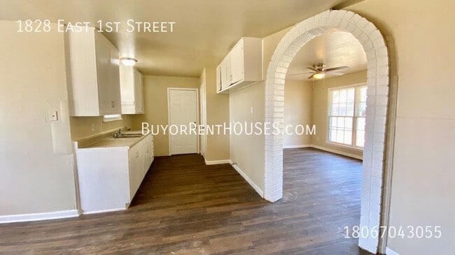 Building Photo - Handyman Special $99 Move in + Admin Fee /...