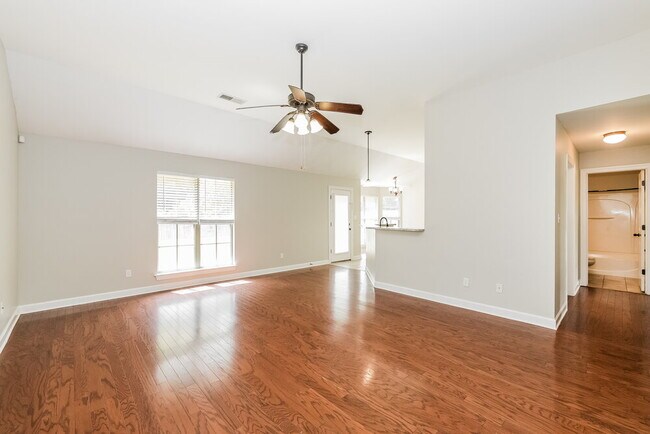 Foto del edificio - 8643 Bonfire Dr