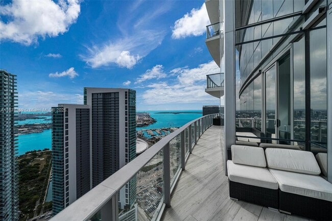 Foto del edificio - 851 NE 1st Ave