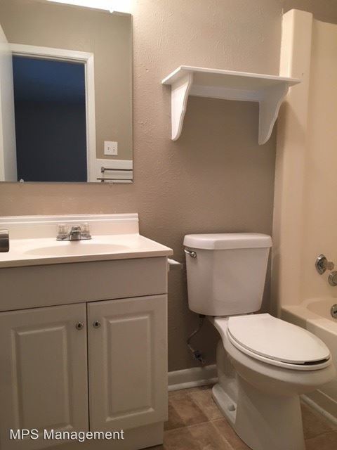 Foto del edificio - 2 br, 1 bath Apartment - 1300 Northwood Blvd