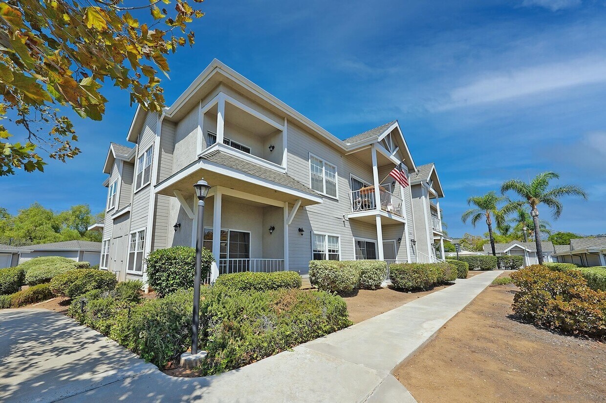 Front - 13752 Midland Rd