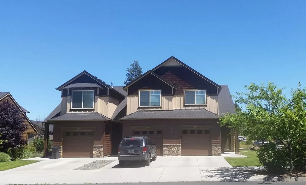Foto principal - 2 Bed/1.5 Bath Townhome Near the Old Mill