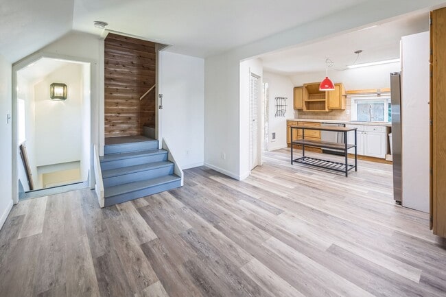 Foto del edificio - 1042 S Elmgrove St
