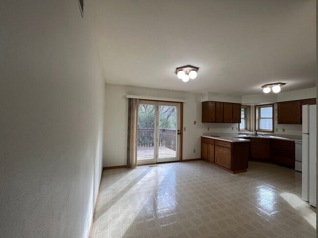 Building Photo - Lacy Road Duplex