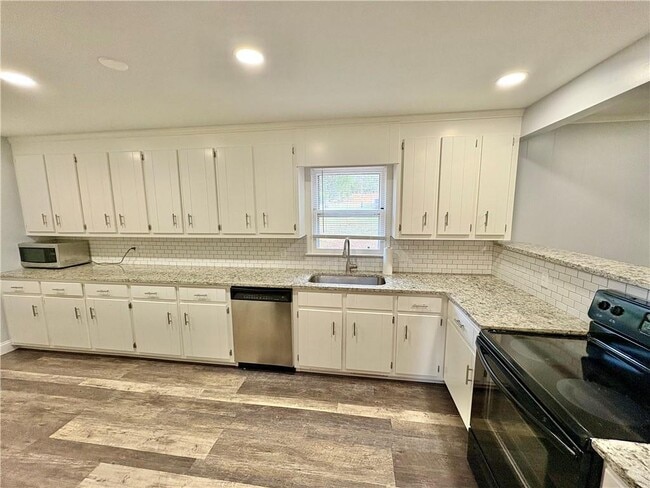 Building Photo - 213 Oxmoor Dr