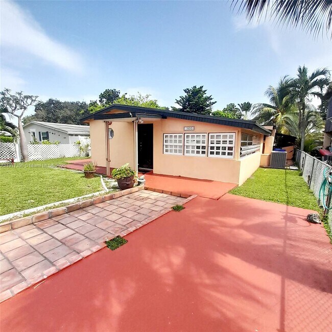 Foto del edificio - 1830 NE 175th St