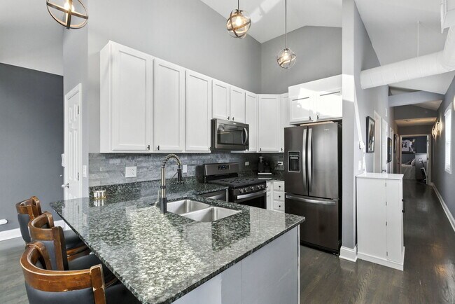 Foto del edificio - 749 S Claremont Ave