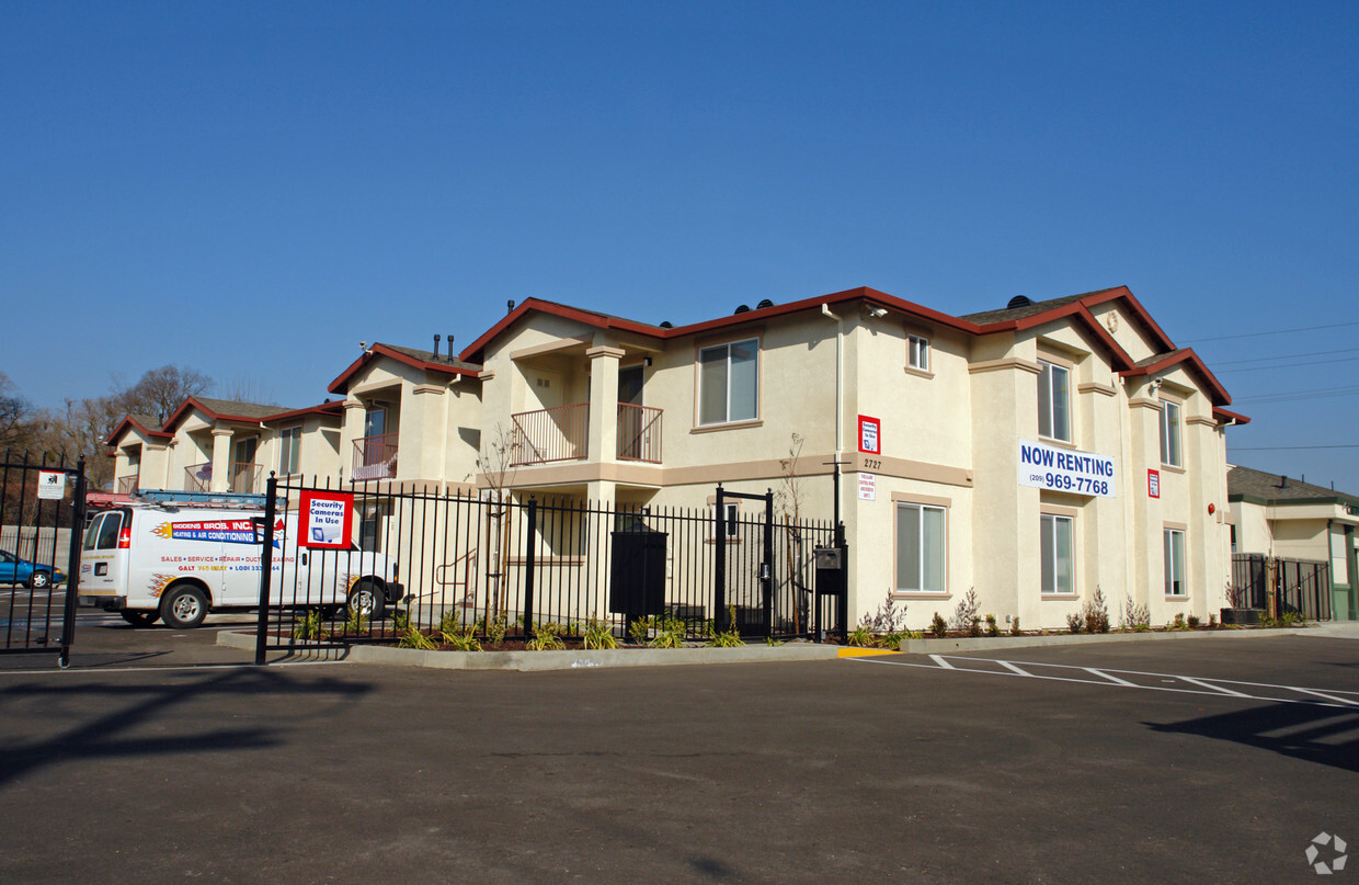 Foto principal - Renovated Apartments at 2727 Monte Diablo Ave