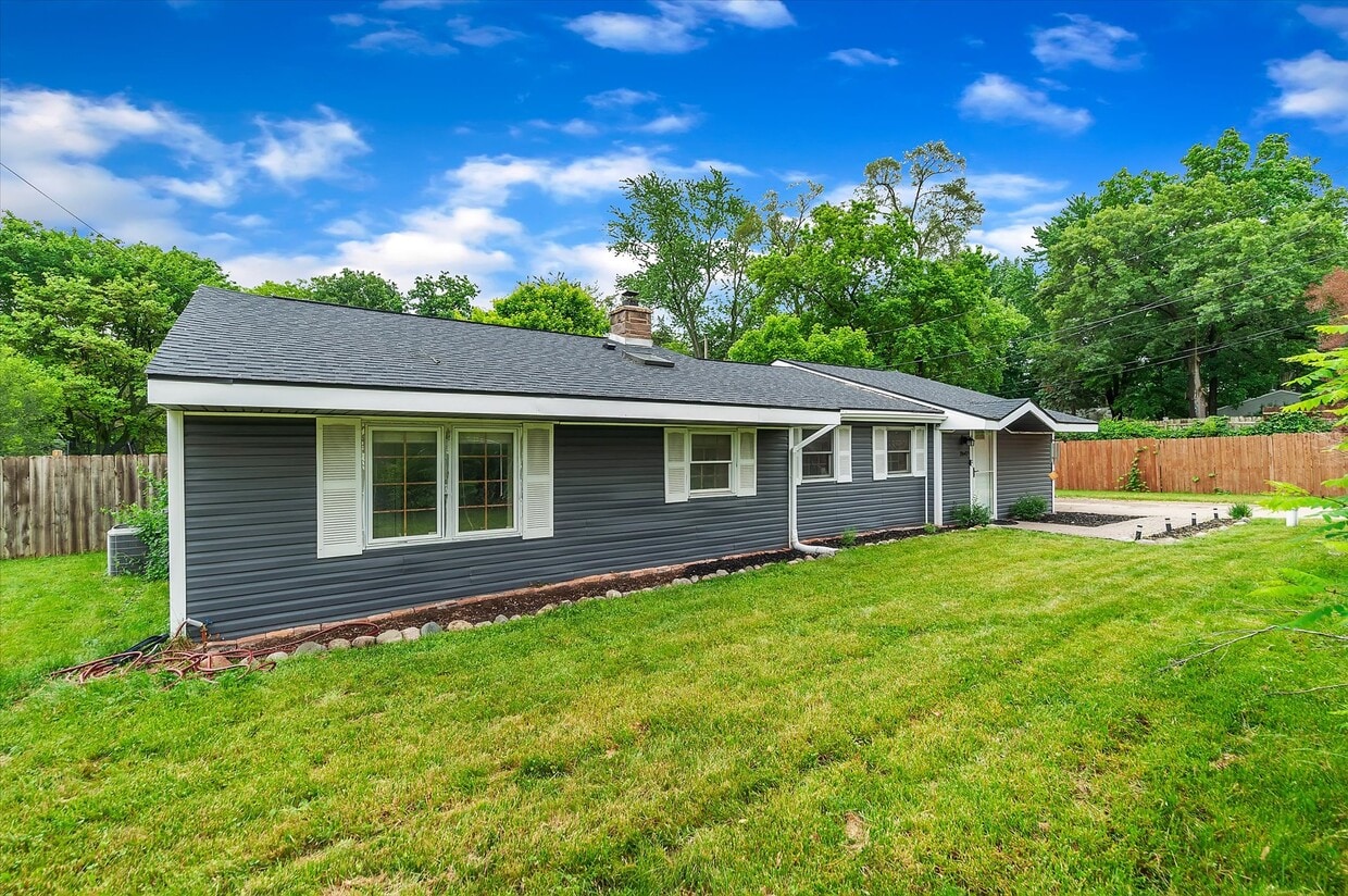 2647 Crocker St, Commerce Township, MI 48382 House Rental in Commerce