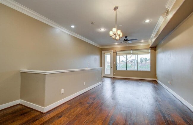 Building Photo - 510 Lovett Blvd