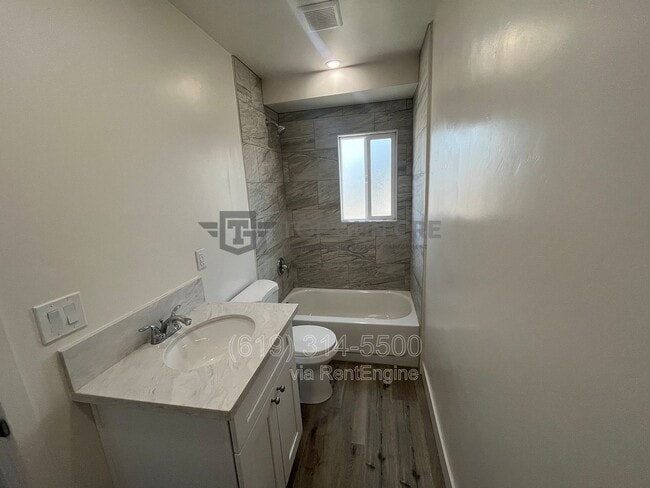 Foto del edificio - 147 W Calle Primera