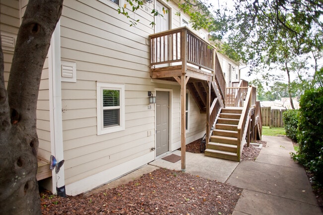 Building Photo - Relax at the Retreat: Updated 2Br Condo