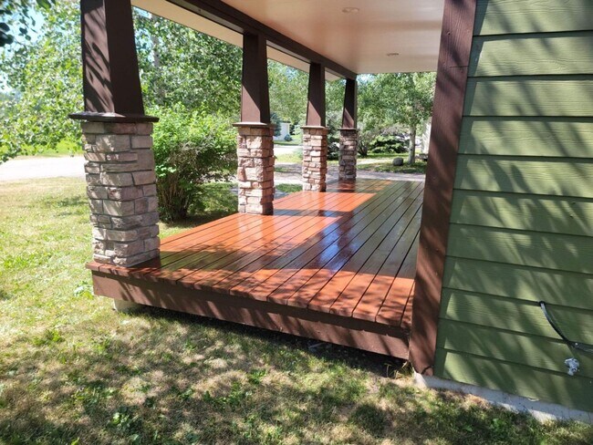 Building Photo - Dog Friendly - 3 bedroom/ 2.5 bathroom house with 2 car garage for rent in Driggs, ID