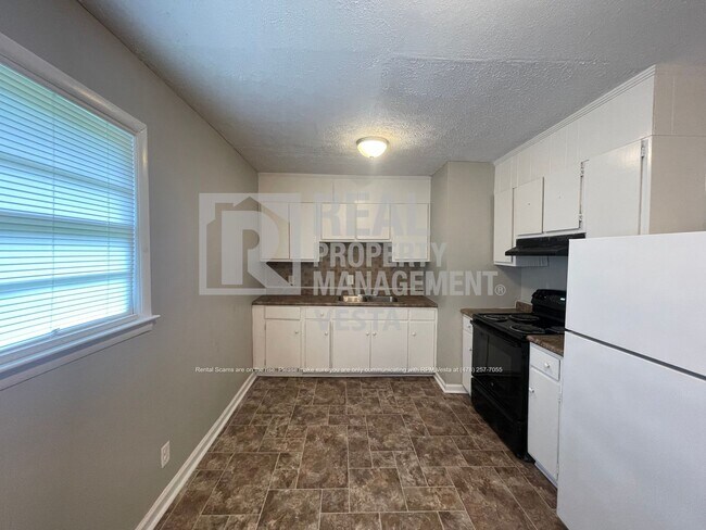 Building Photo - Three Bedroom Home on Quiet Cul-de-sac in ...