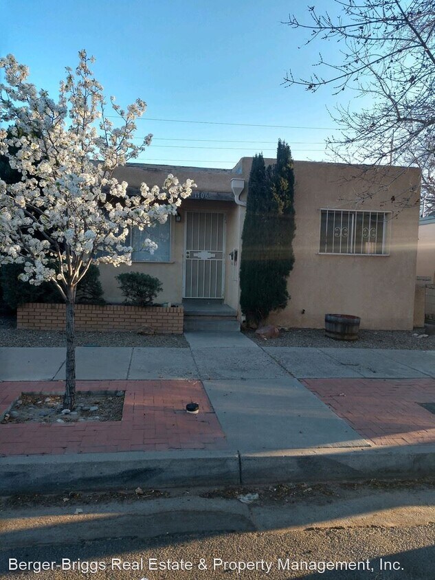 Primary Photo - 1100-1106 Gold Ave SW