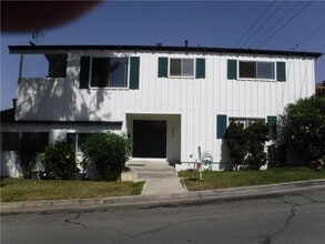Building Photo - 500 Poinsettia Ave