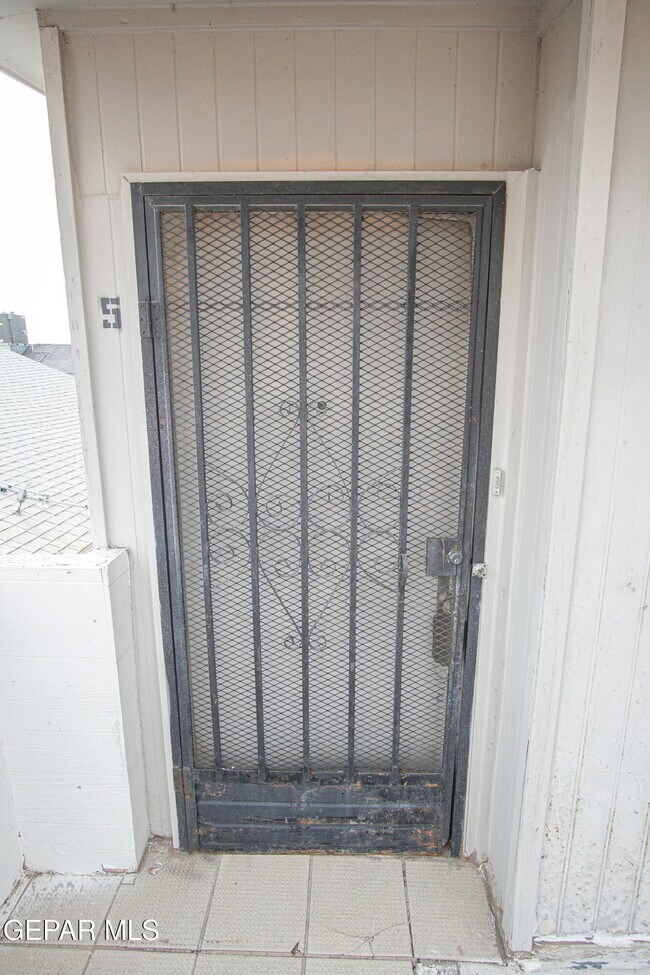 Building Photo - 3403 Pershing Dr