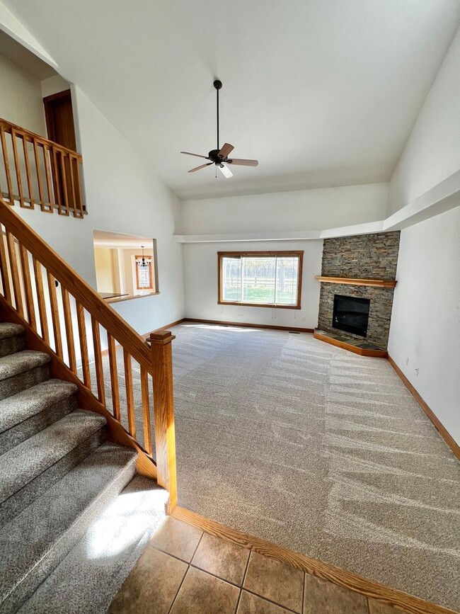 Building Photo - 3 bed, 3 bath Home in Poudre Overlook Neig...