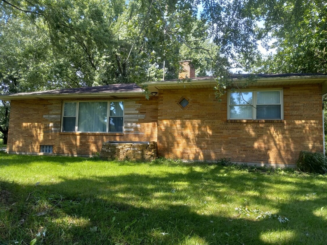 Primary Photo - Three Bed, One Bath Brick Ranch in Benton ...