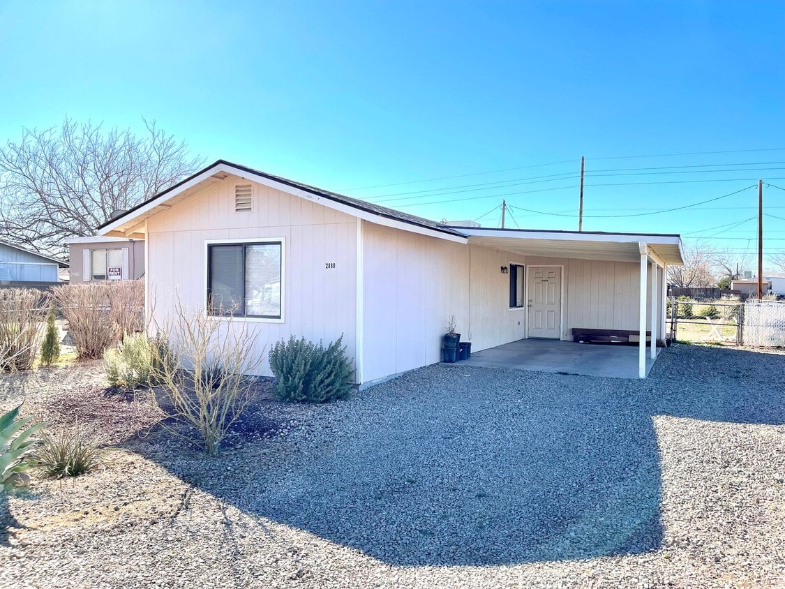 Primary Photo - Nice 2 Bedroom Home with Large Yard and Ca...