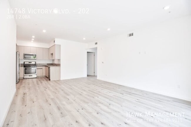 Building Photo - 2 Bedroom 2 Bath Unit With a Spacious Mode...