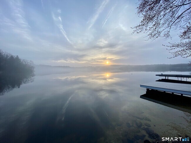 Foto del edificio - 112 W Lake Rd