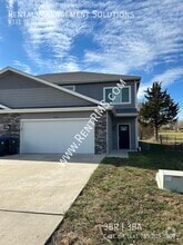 Building Photo - 4331 SE Gemstone Ln