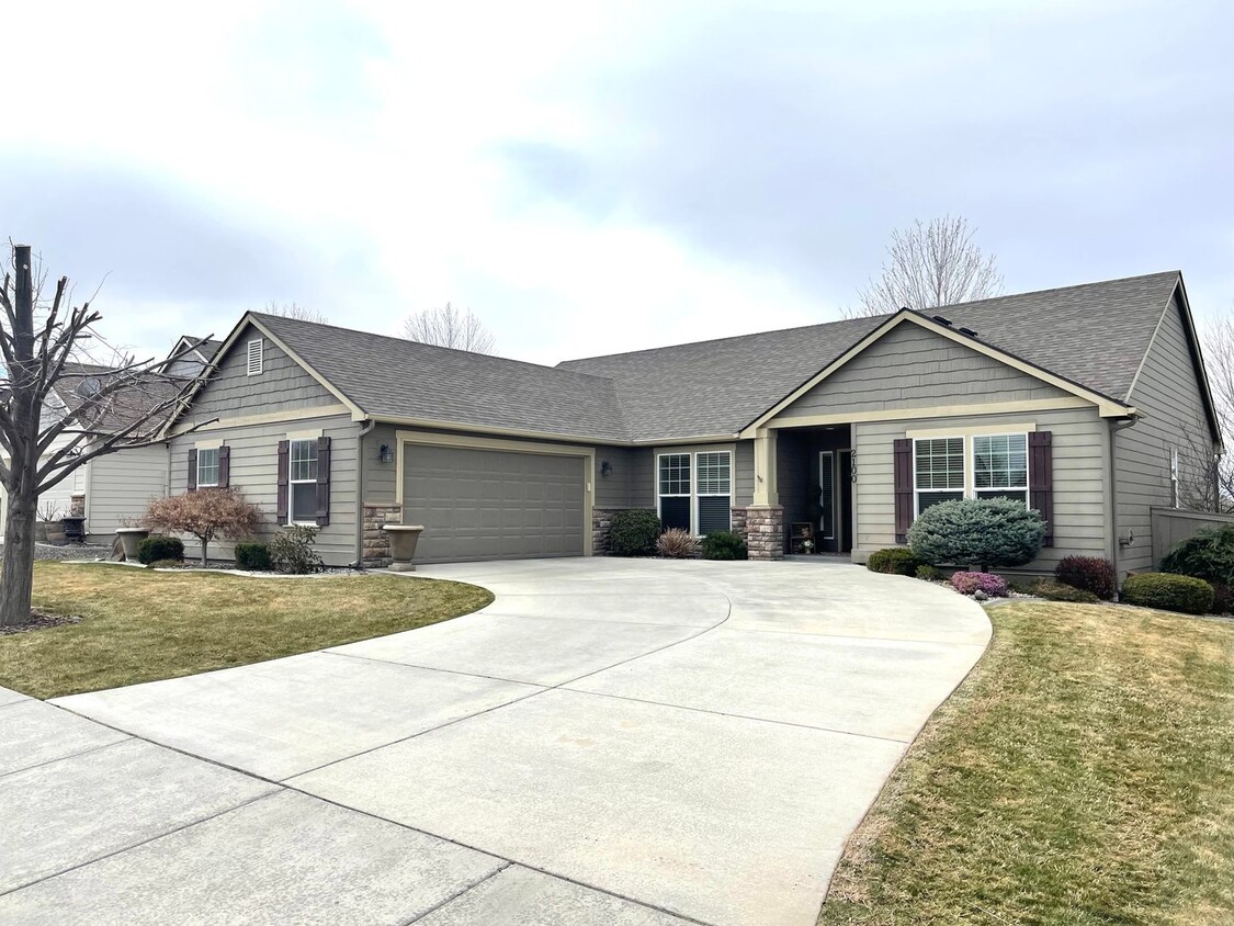 Foto principal - Beautiful Creekstone Home in Kennewick!