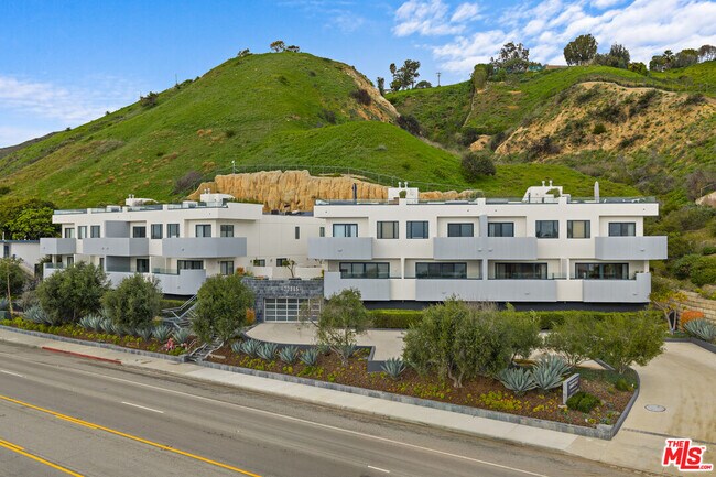 Foto del edificio - 22065 Pacific Coast Hwy