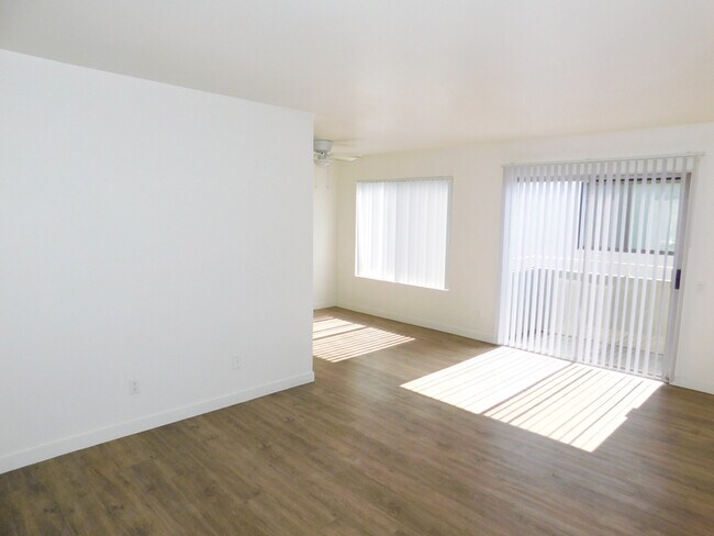 Foto del edificio - 14826 Magnolia Blvd