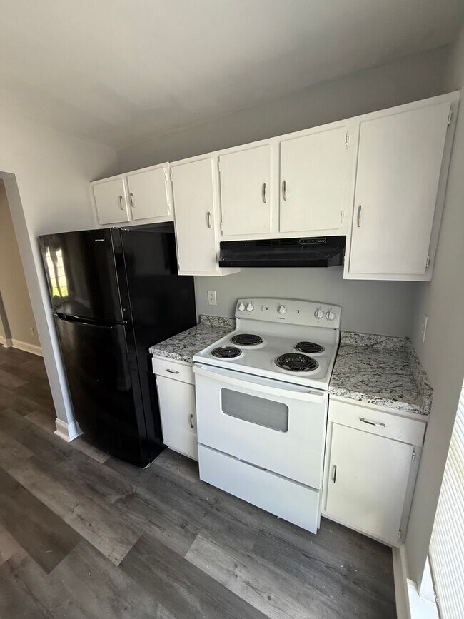 Foto del edificio - Move-In Ready 2BR Home Near Coast Guard Base!
