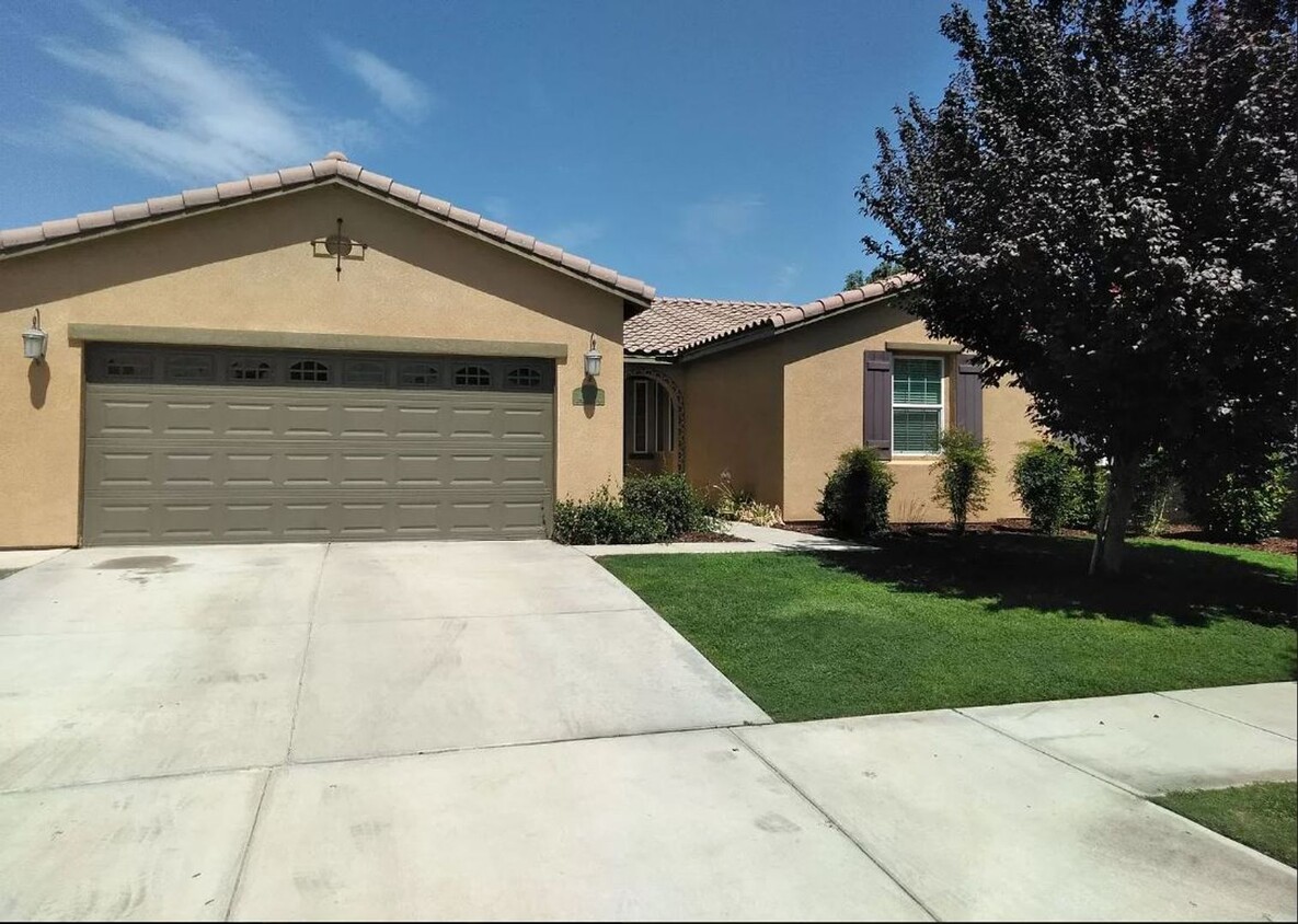 Primary Photo - Gorgeous Home in Stockdale Ranch!