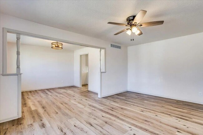 Foto del edificio - 6503 E 16th St N