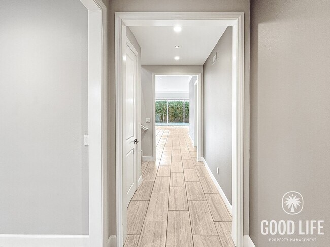 Foto del edificio - Stunning 3Bd/3.5Ba Home in Irvine w/Large Patio, Modern Design and 2 Master Suites!